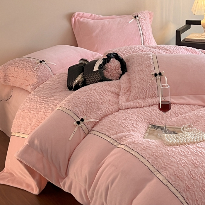 91家纺网 家纺一手货源 找家纺 蓝邻家纺 2025新款提花兔绒双拼织带款四件套-微语系列 微语-玉色