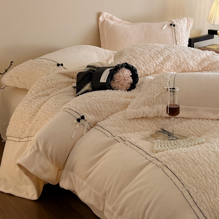 91家纺网 家纺一手货源 找家纺 蓝邻家纺 2025新款提花兔绒双拼织带款四件套-微语系列 微语-香槟色