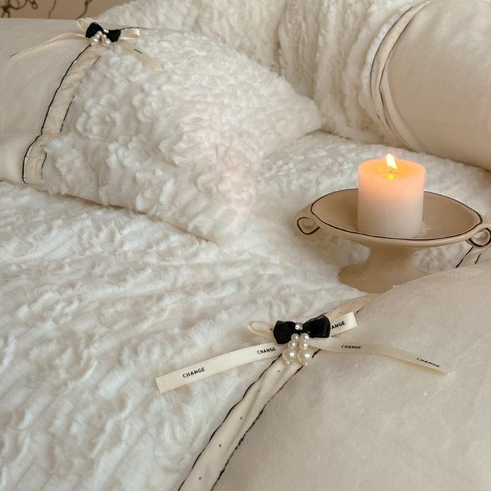 91家纺网 家纺一手货源 找家纺 蓝邻家纺 2025新款提花兔绒双拼织带款四件套-微语系列 微语-米白