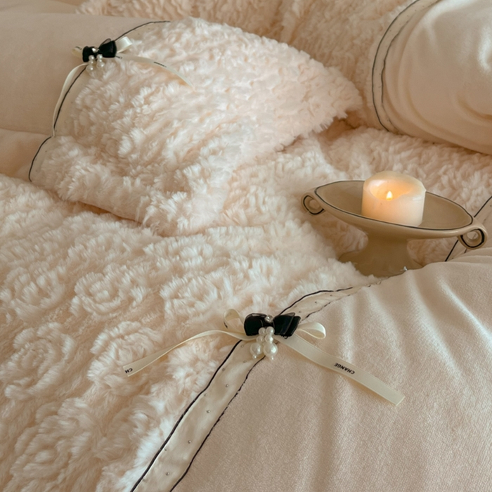 91家纺网 家纺一手货源 找家纺 蓝邻家纺 2025新款提花兔绒双拼织带款四件套-微语系列 微语-香槟色