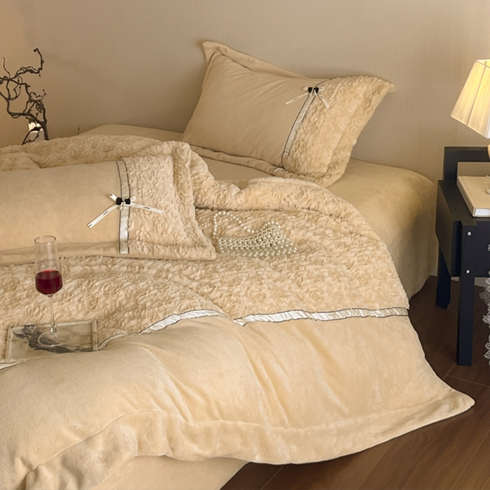 91家纺网 家纺一手货源 找家纺 蓝邻家纺 2025新款提花兔绒双拼织带款四件套-微语系列 微语-卡其