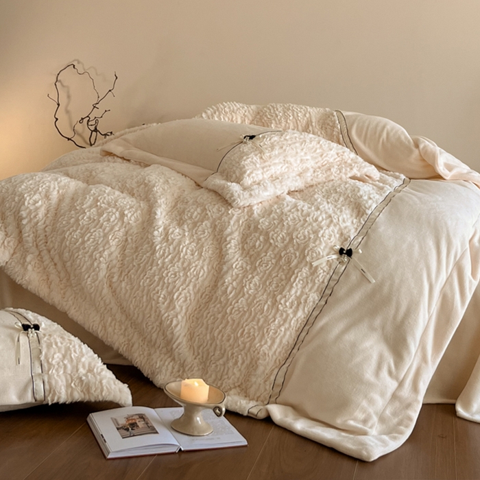 91家纺网 家纺一手货源 找家纺 蓝邻家纺 2025新款提花兔绒双拼织带款四件套-微语系列 微语-香槟色