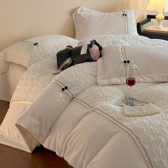 91家纺网 家纺一手货源 找家纺 蓝邻家纺 2025新款提花兔绒双拼织带款四件套-微语系列 微语-米白