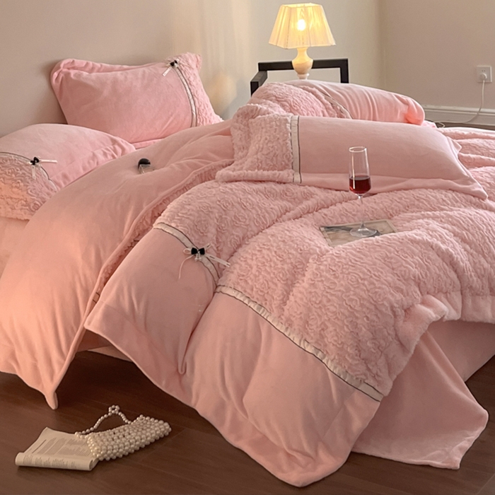 91家纺网 家纺一手货源 找家纺 蓝邻家纺 2025新款提花兔绒双拼织带款四件套-微语系列 微语-玉色