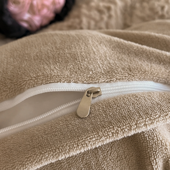 91家纺网 家纺一手货源 找家纺 蓝邻家纺 2025新款提花兔绒双拼织带款四件套-微语系列 微语-褐色