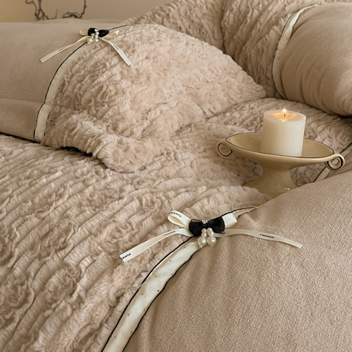 91家纺网 家纺一手货源 找家纺 蓝邻家纺 2025新款提花兔绒双拼织带款四件套-微语系列 微语-褐色