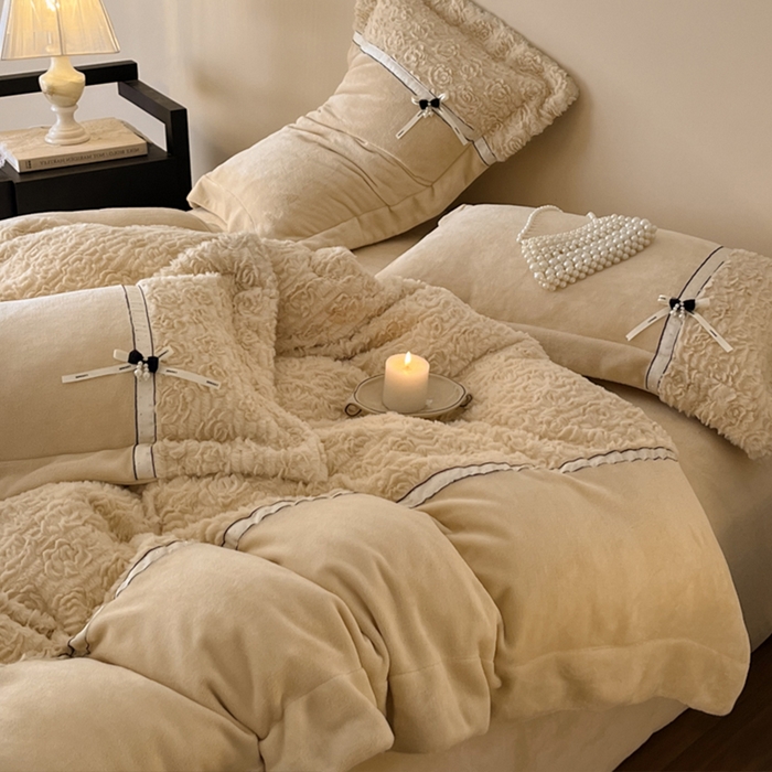 91家纺网 家纺一手货源 找家纺 蓝邻家纺 2025新款提花兔绒双拼织带款四件套-微语系列 微语-卡其