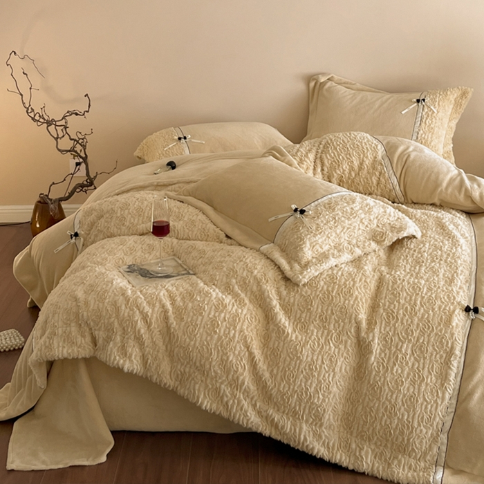 91家纺网 家纺一手货源 找家纺 蓝邻家纺 2025新款提花兔绒双拼织带款四件套-微语系列 微语-卡其