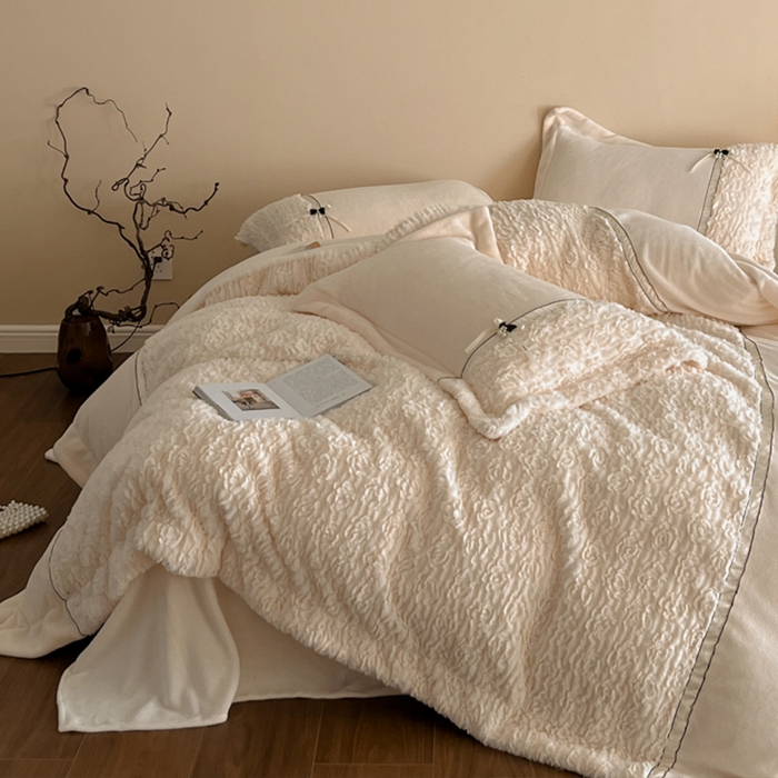 91家纺网 家纺一手货源 找家纺 蓝邻家纺 2025新款提花兔绒双拼织带款四件套-微语系列 微语-香槟色