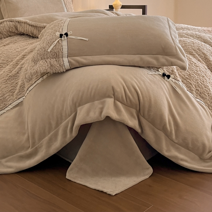 91家纺网 家纺一手货源 找家纺 蓝邻家纺 2025新款提花兔绒双拼织带款四件套-微语系列 微语-褐色