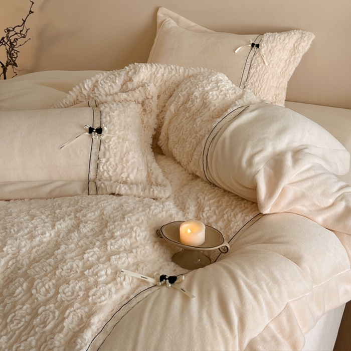 91家纺网 家纺一手货源 找家纺 蓝邻家纺 2025新款提花兔绒双拼织带款四件套-微语系列 微语-香槟色