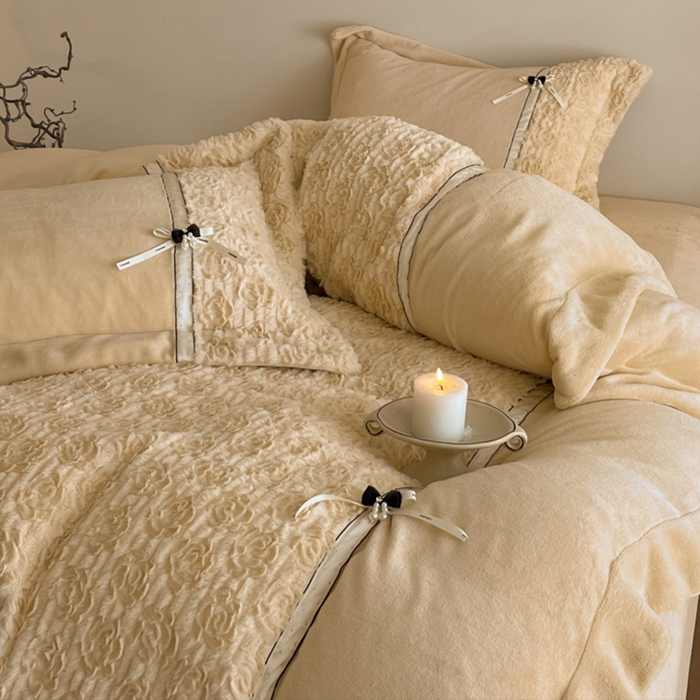 91家纺网 家纺一手货源 找家纺 蓝邻家纺 2025新款提花兔绒双拼织带款四件套-微语系列 微语-卡其