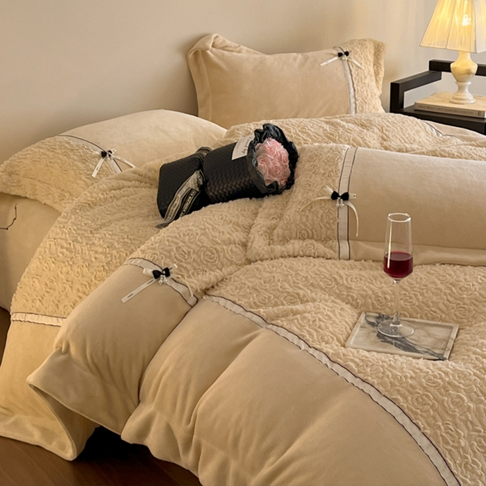 91家纺网 家纺一手货源 找家纺 蓝邻家纺 2025新款提花兔绒双拼织带款四件套-微语系列 微语-卡其