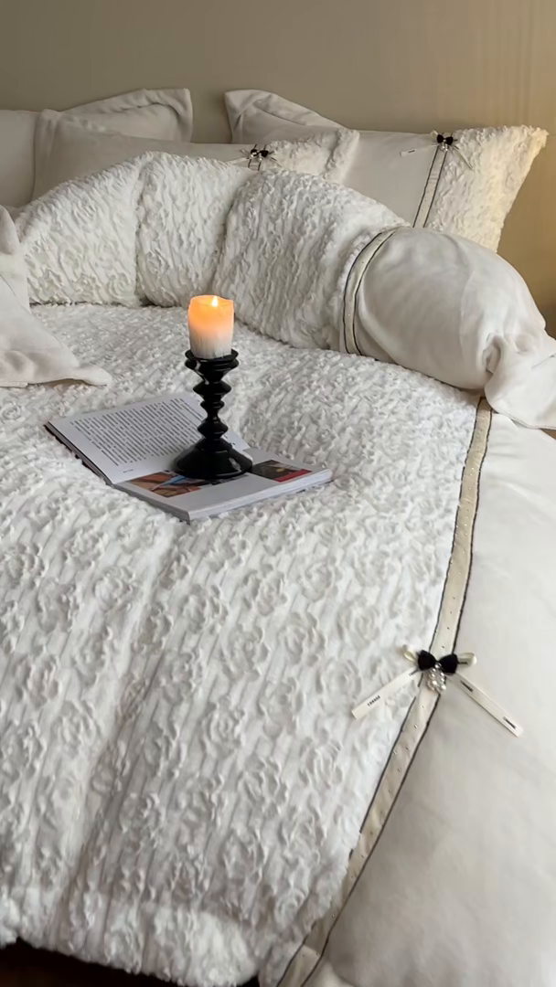 91家纺网 家纺一手货源 找家纺 蓝邻家纺 2025新款提花兔绒双拼织带款四件套-微语系列 微语-米白