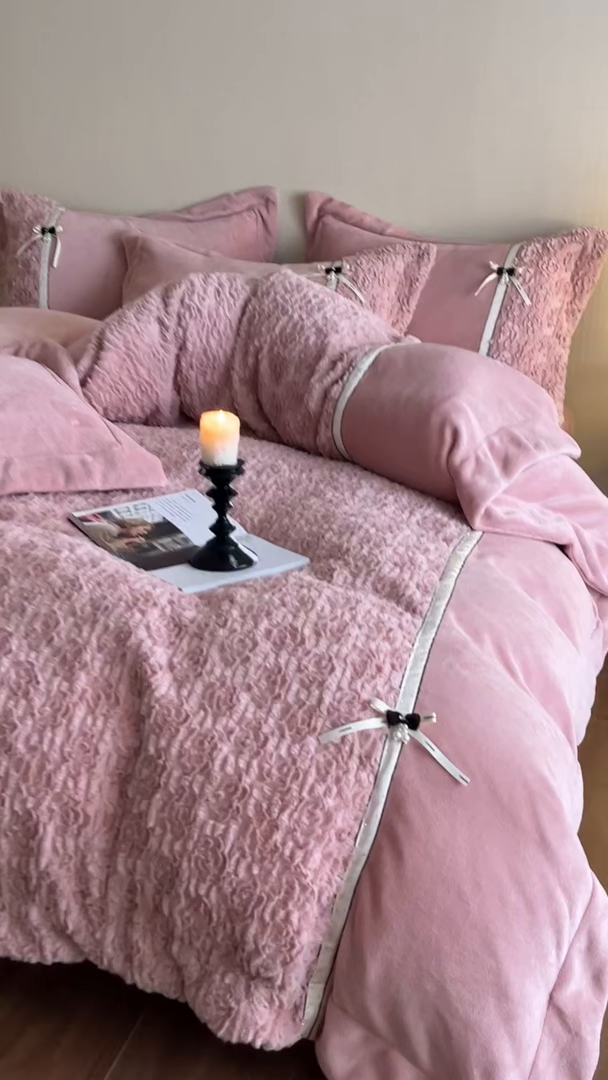 91家纺网 家纺一手货源 找家纺 （总）蓝邻家纺 2025新款提花兔绒双拼织带款四件套-微语系列