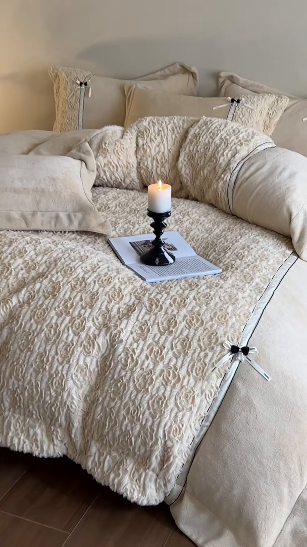 91家纺网 家纺一手货源 找家纺 蓝邻家纺 2025新款提花兔绒双拼织带款四件套-微语系列 微语-卡其