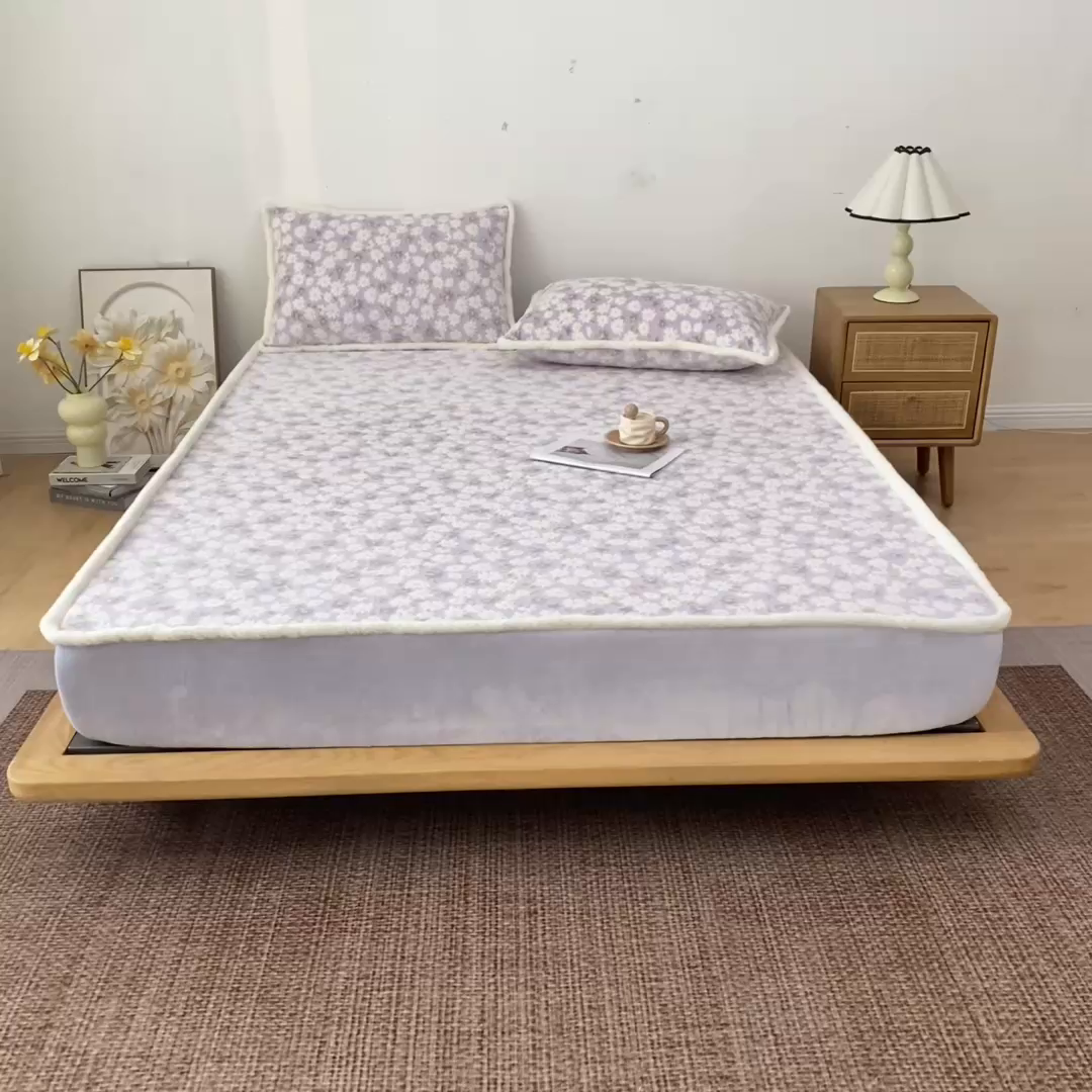 91家纺网 家纺一手货源 找家纺 吾秀家居 2025新款高克重雕花牛奶绒单床笠床笠单件 花影