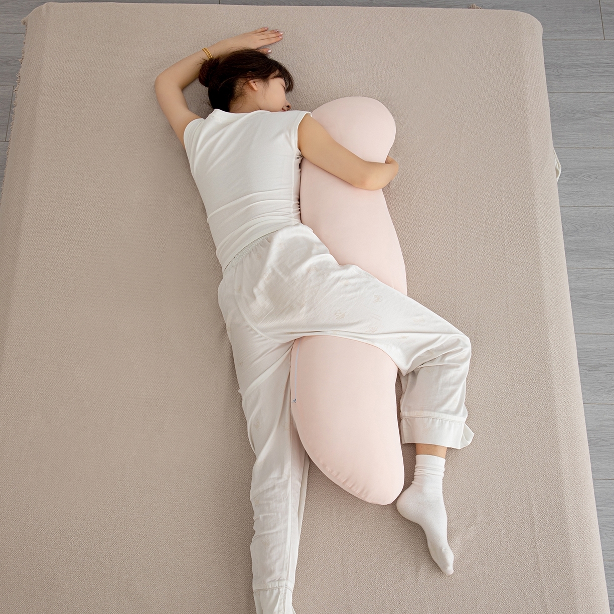 91家纺网 家纺一手货源 找家纺 （总）沐沐家纺 2026新款四季纯色深睡抱抱枕