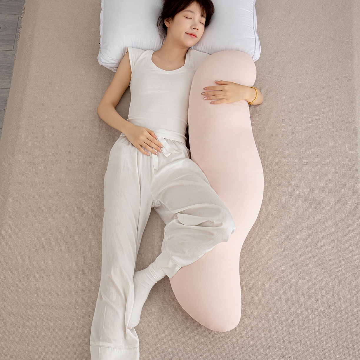 91家纺网 家纺一手货源 找家纺 （总）沐沐家纺 2026新款四季纯色深睡抱抱枕