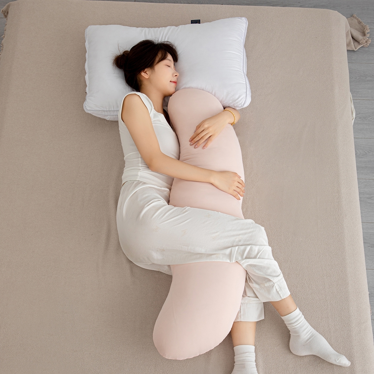 91家纺网 家纺一手货源 找家纺 （总）沐沐家纺 2026新款四季纯色深睡抱抱枕