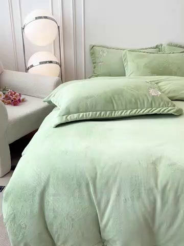 91家纺网 家纺一手货源 找家纺 梦莱斯 2025新款230克全消光刺绣牛奶绒配精美无纺布包装套件-玛奇朵玛奇朵-绿