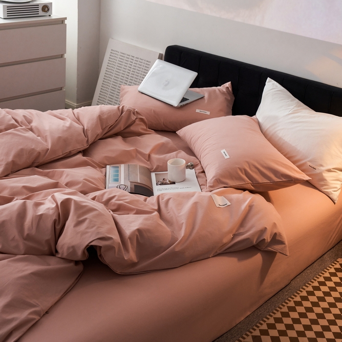 91家纺网 家纺一手货源 找家纺 蓝邻家纺 2025新款A类全棉纯棉水洗棉纯色贴标系列四件套-风格一 公主粉