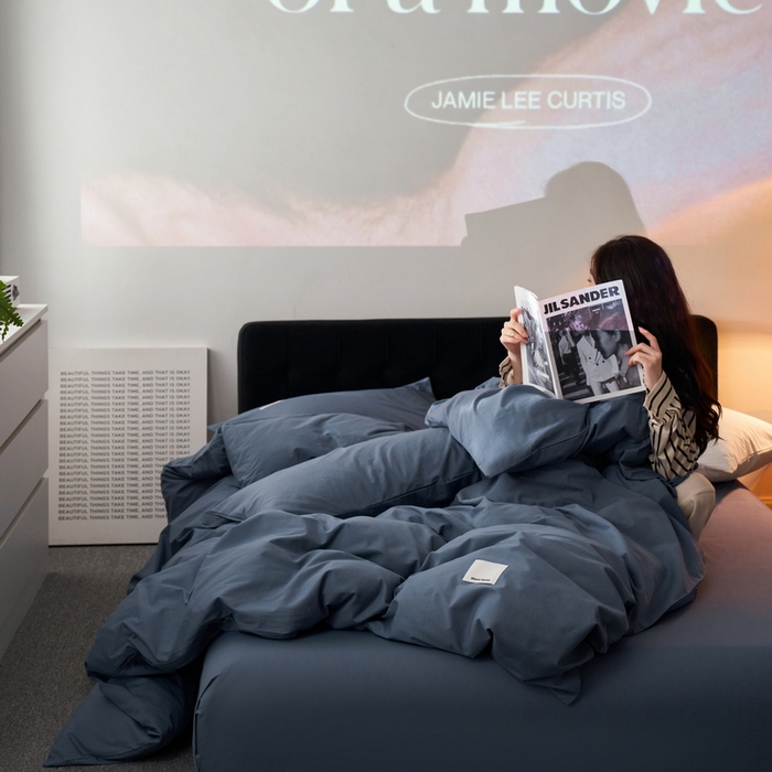 91家纺网 家纺一手货源 找家纺 蓝邻家纺 2025新款A类全棉纯棉水洗棉纯色贴标系列四件套-风格一 牛仔兰