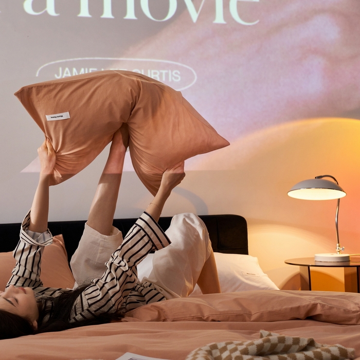 91家纺网 家纺一手货源 找家纺 蓝邻家纺 2025新款A类全棉纯棉水洗棉纯色贴标系列四件套-风格一 焦糖色