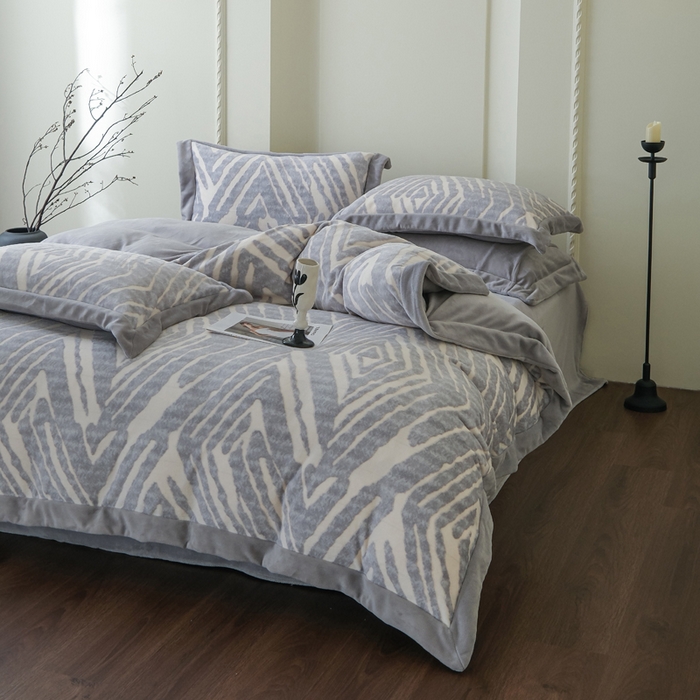 91家纺网 家纺一手货源 找家纺 （总）米奈家居 2025新款立体雕花拼角款牛奶绒四件套