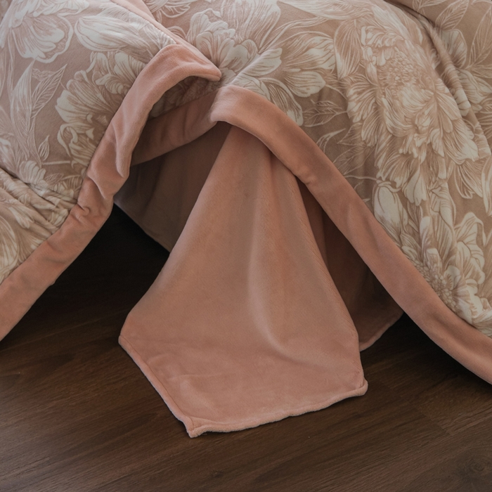 91家纺网 家纺一手货源 找家纺 米奈家居 2025新款立体雕花拼角款牛奶绒四件套 花间集-豆沙