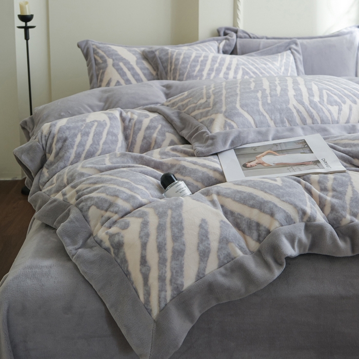 91家纺网 家纺一手货源 找家纺 （总）米奈家居 2025新款立体雕花拼角款牛奶绒四件套