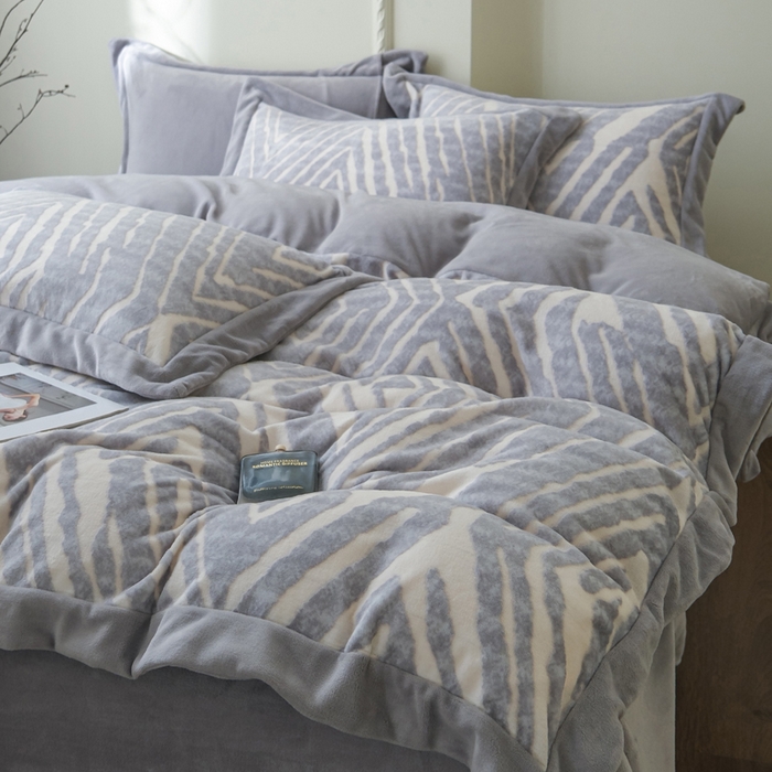 91家纺网 家纺一手货源 找家纺 （总）米奈家居 2025新款立体雕花拼角款牛奶绒四件套