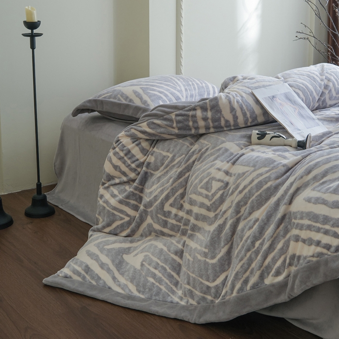 91家纺网 家纺一手货源 找家纺 （总）米奈家居 2025新款立体雕花拼角款牛奶绒四件套