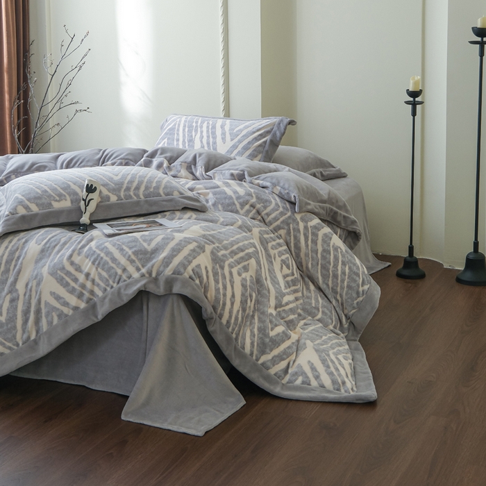 91家纺网 家纺一手货源 找家纺 （总）米奈家居 2025新款立体雕花拼角款牛奶绒四件套