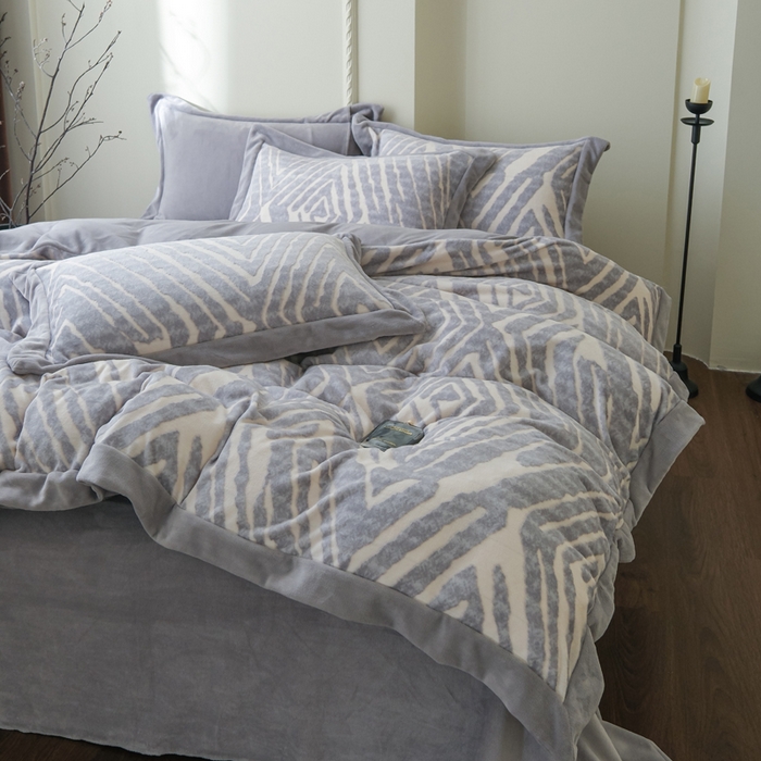 91家纺网 家纺一手货源 找家纺 （总）米奈家居 2025新款立体雕花拼角款牛奶绒四件套