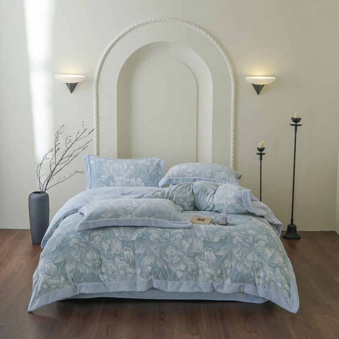 91家纺网 家纺一手货源 找家纺 米奈家居 2025新款立体雕花拼角款牛奶绒四件套 花间集-蓝