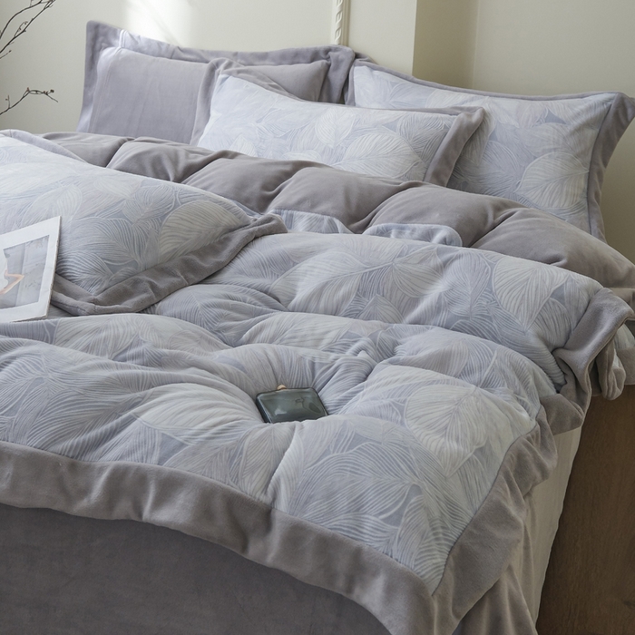 米奈家居 2025新款立体雕花拼角款牛奶绒四件套 秋影-灰蓝