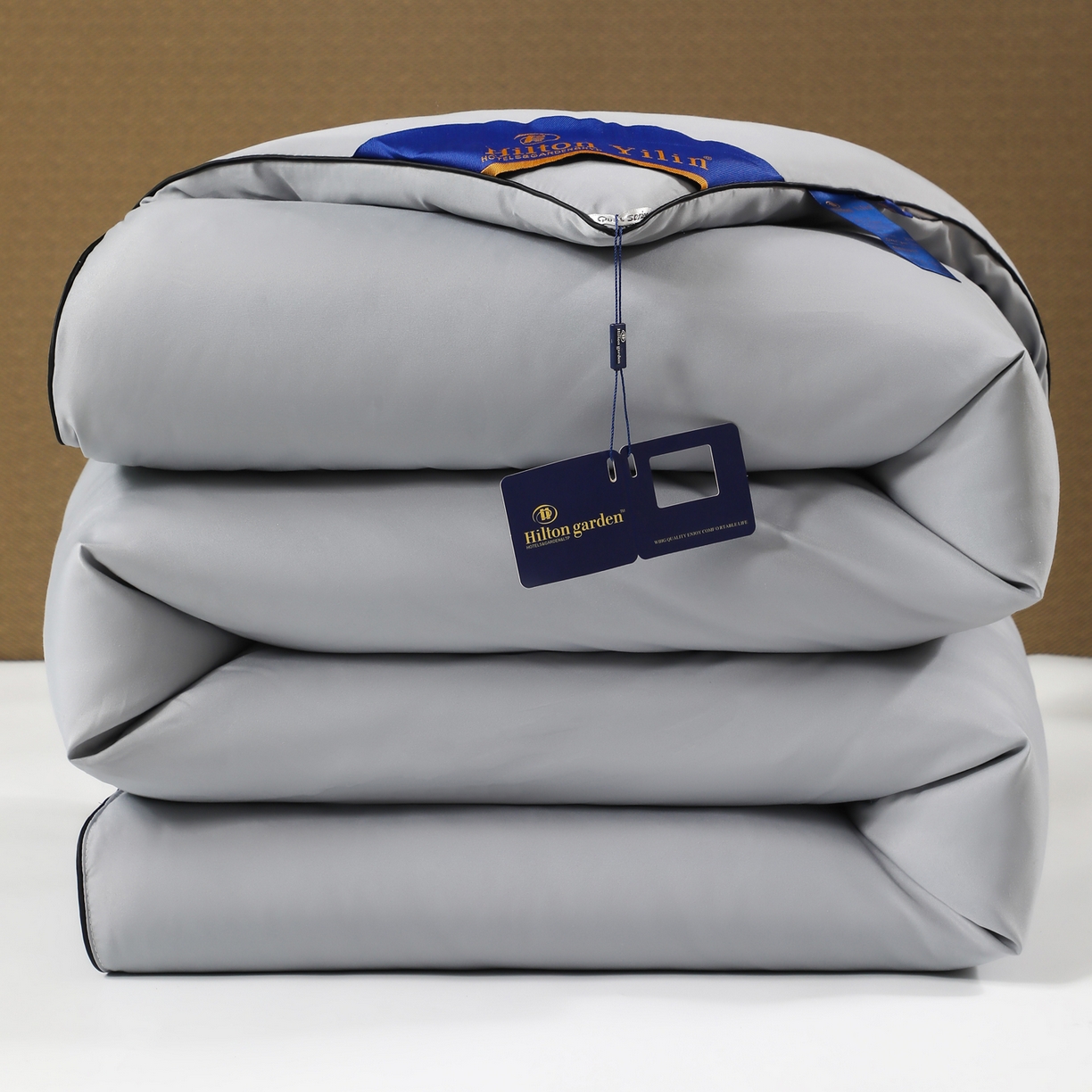 91家纺网 家纺一手货源 找家纺 寝美资家居 2025新款棉丝被子被芯-希尔顿 希尔顿-灰色