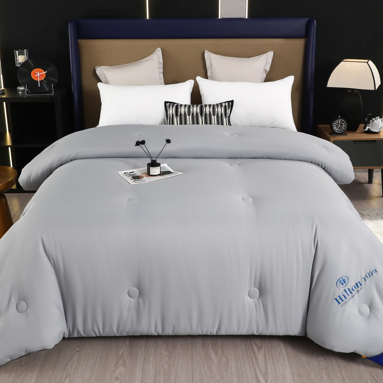 91家纺网 家纺一手货源 找家纺 寝美资家居 2025新款棉丝被子被芯-希尔顿 希尔顿-灰色