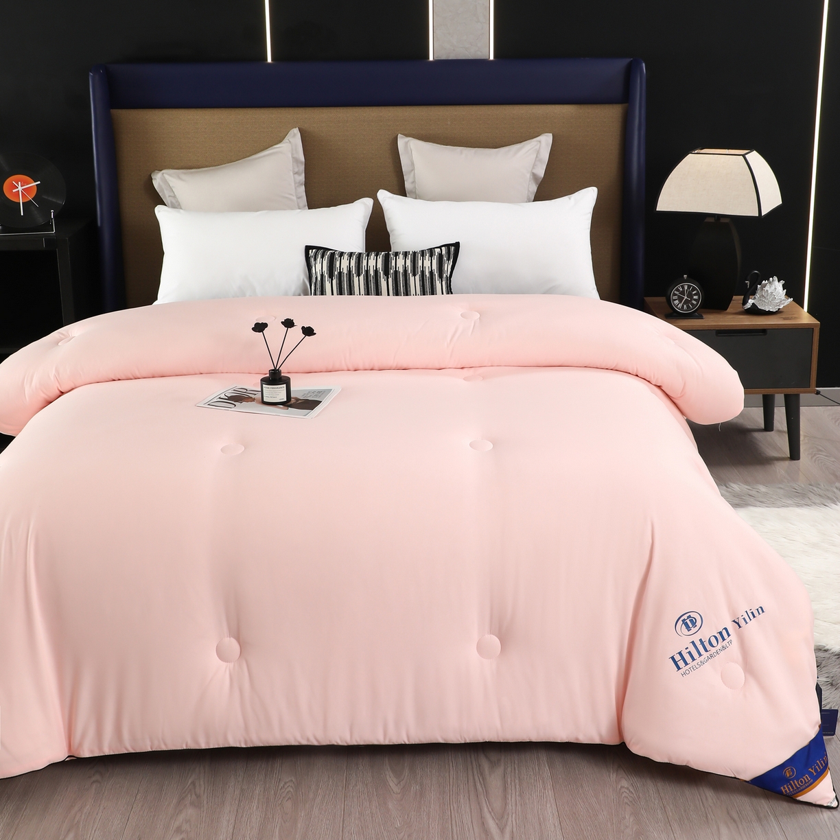 91家纺网 家纺一手货源 找家纺 寝美资家居 2025新款棉丝被子被芯-希尔顿 希尔顿-粉色