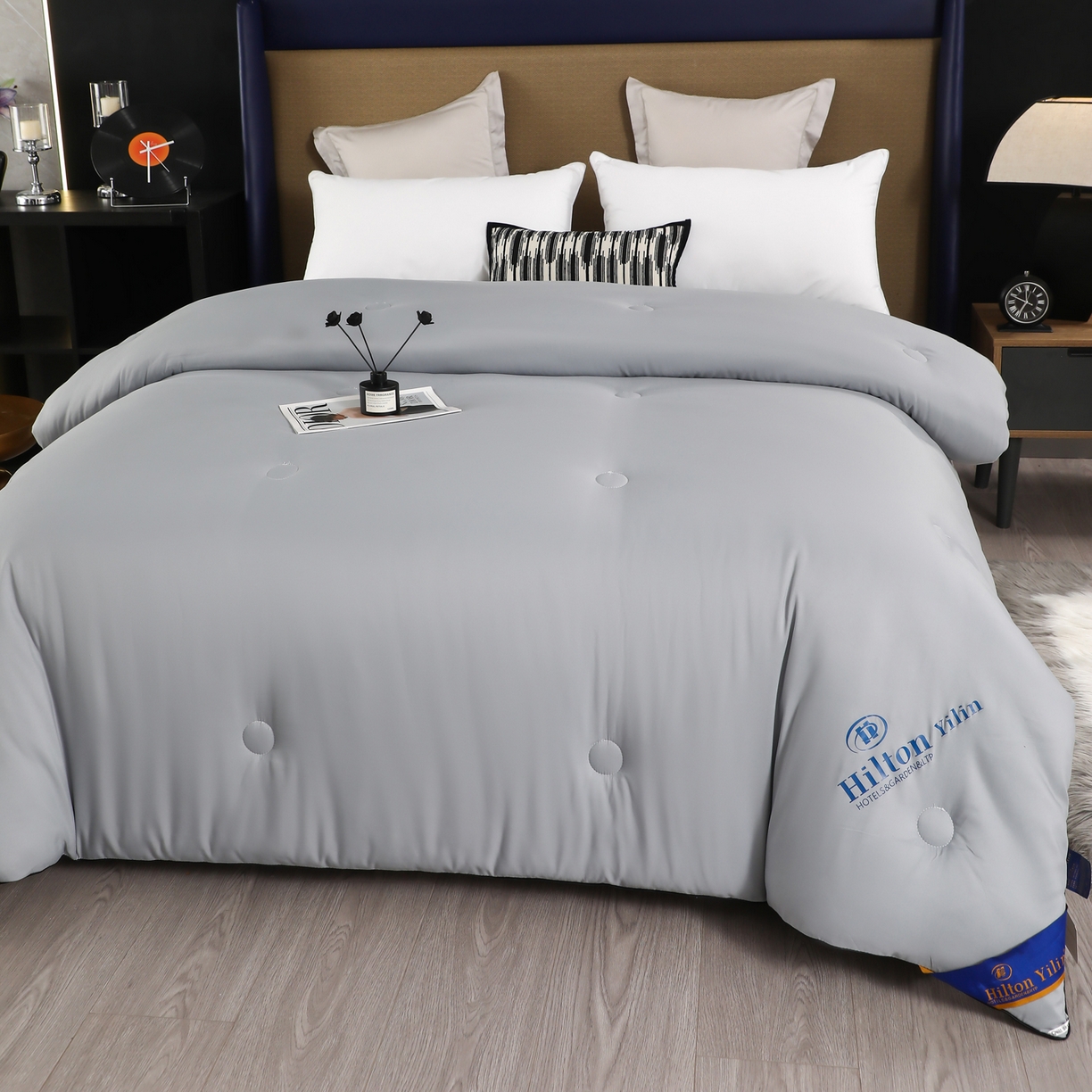 91家纺网 家纺一手货源 找家纺 寝美资家居 2025新款棉丝被子被芯-希尔顿 希尔顿-灰色