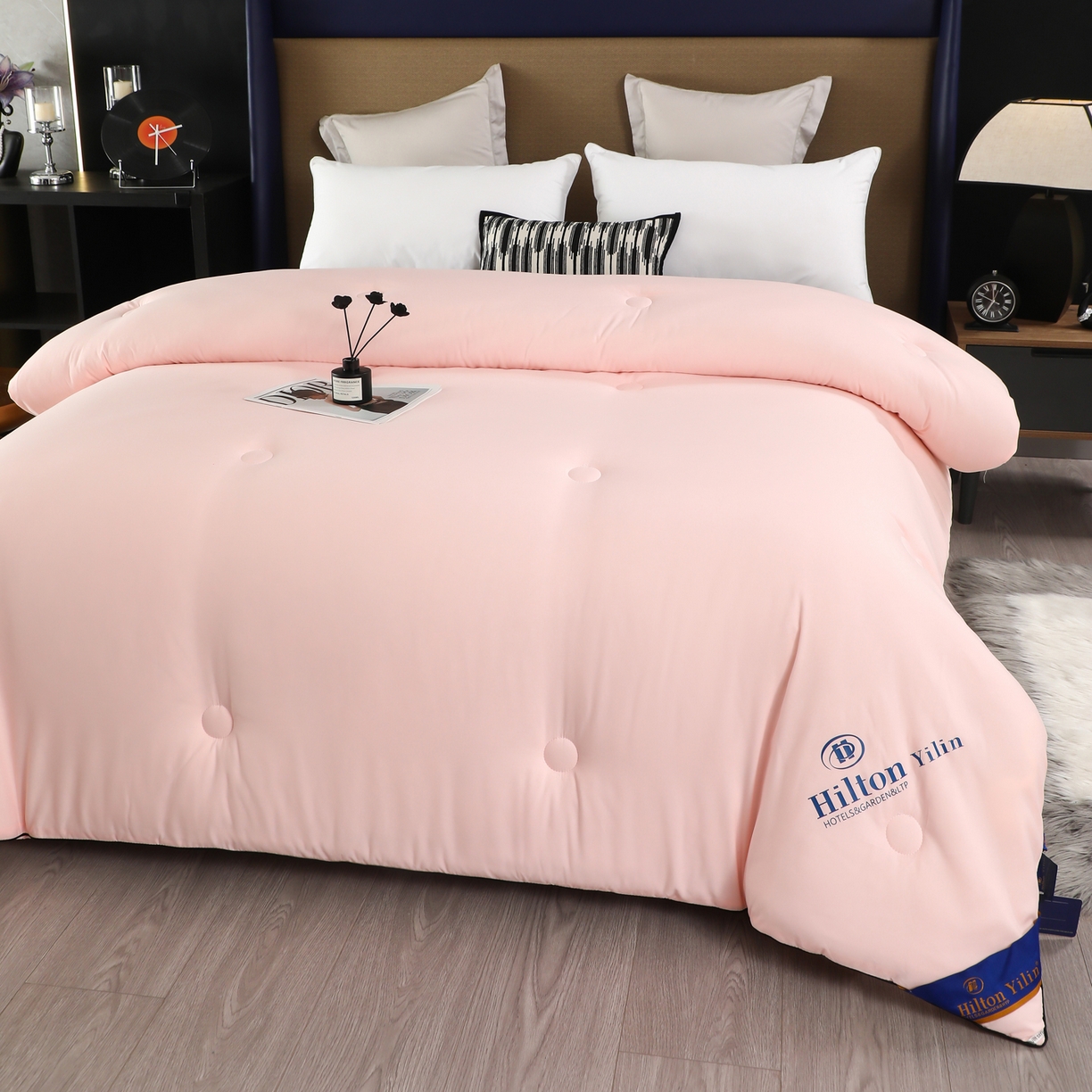 91家纺网 家纺一手货源 找家纺 寝美资家居 2025新款棉丝被子被芯-希尔顿 希尔顿-粉色