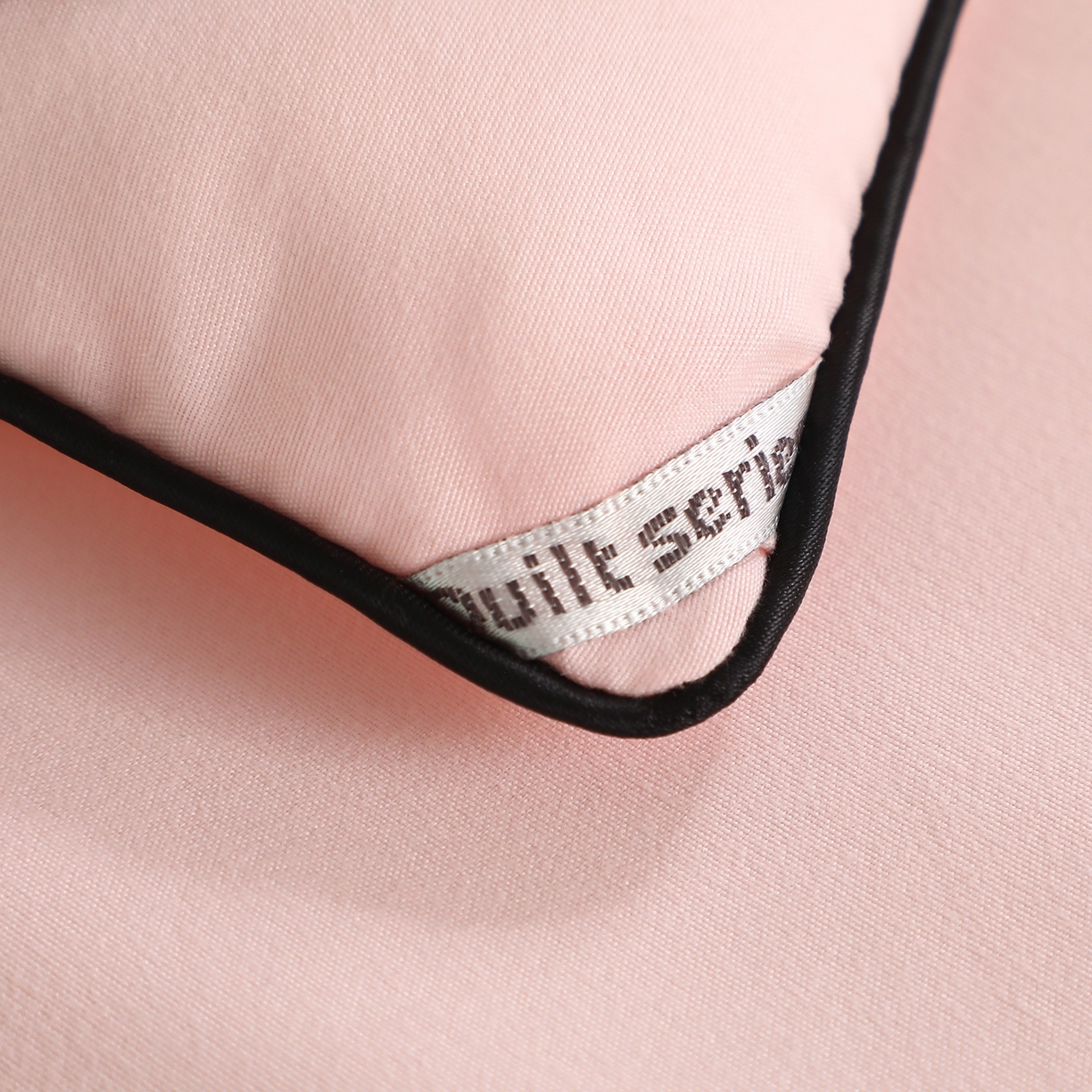 91家纺网 家纺一手货源 找家纺 寝美资家居 2025新款棉丝被子被芯-希尔顿 希尔顿-粉色