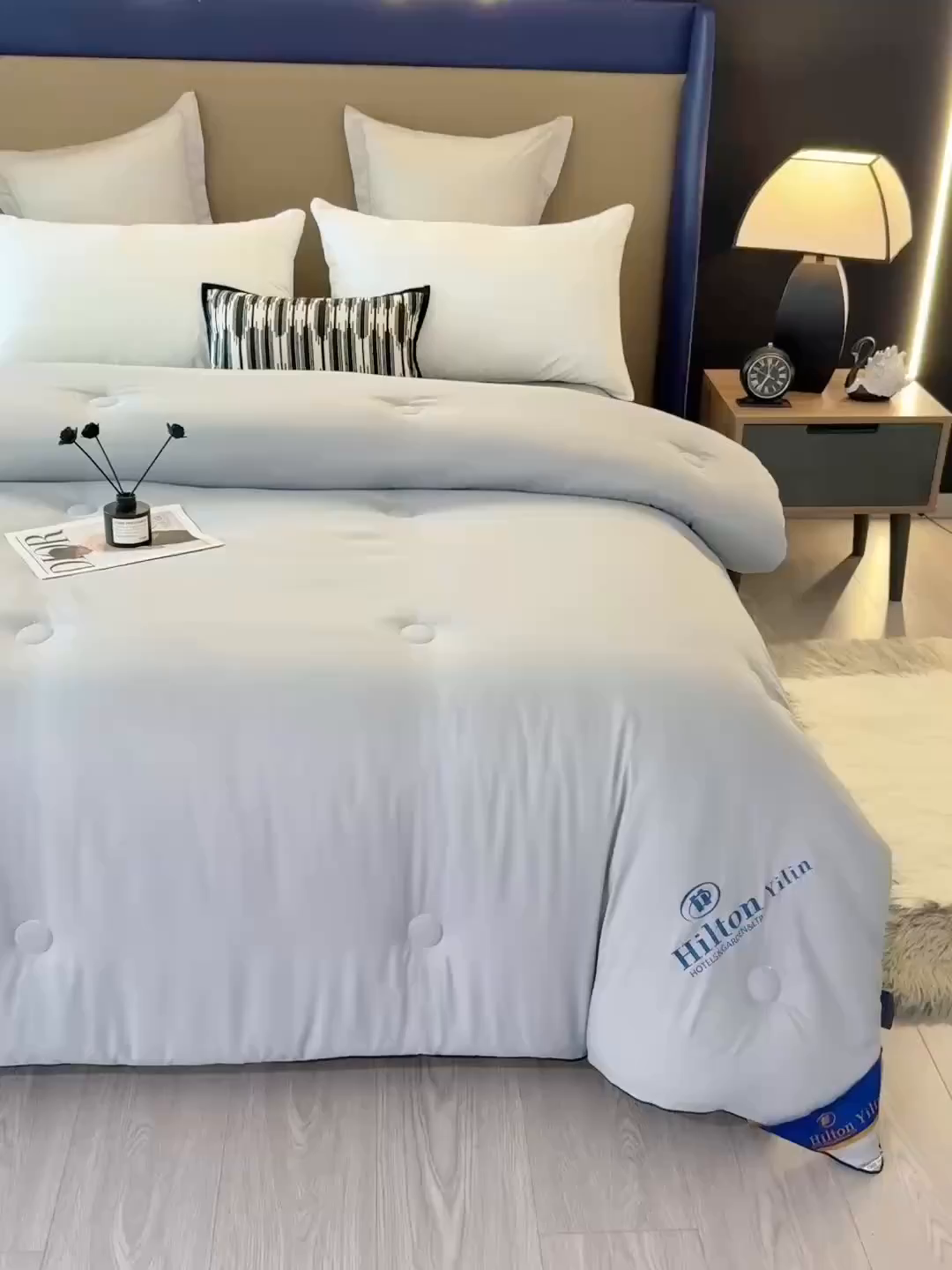 91家纺网 家纺一手货源 找家纺 寝美资家居 2025新款棉丝被子被芯-希尔顿 希尔顿-灰色