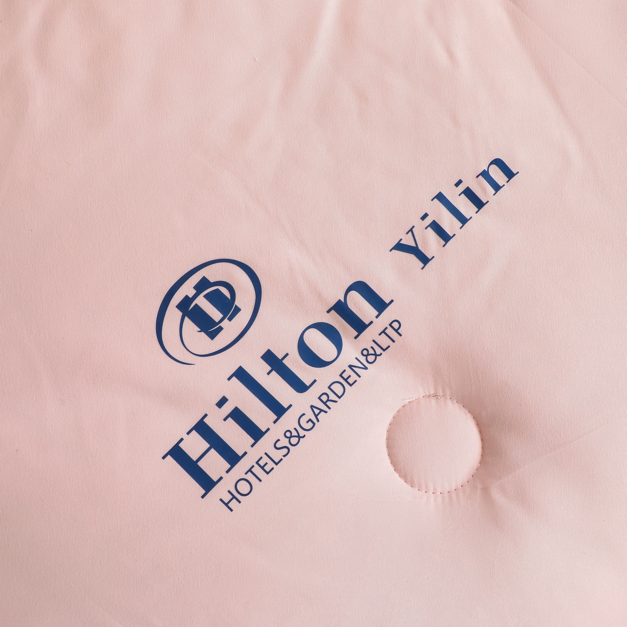 91家纺网 家纺一手货源 找家纺 寝美资家居 2025新款棉丝被子被芯-希尔顿 希尔顿-粉色