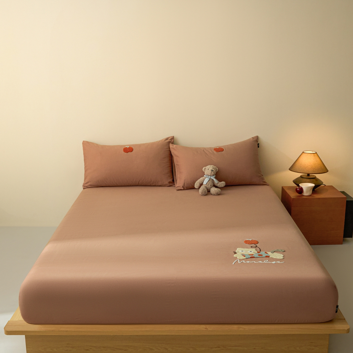 91家纺网 家纺一手货源 找家纺 （总）锦觅 2025新款100S全棉长绒棉陶瓷磨毛绣花纯色单品床笠三件套