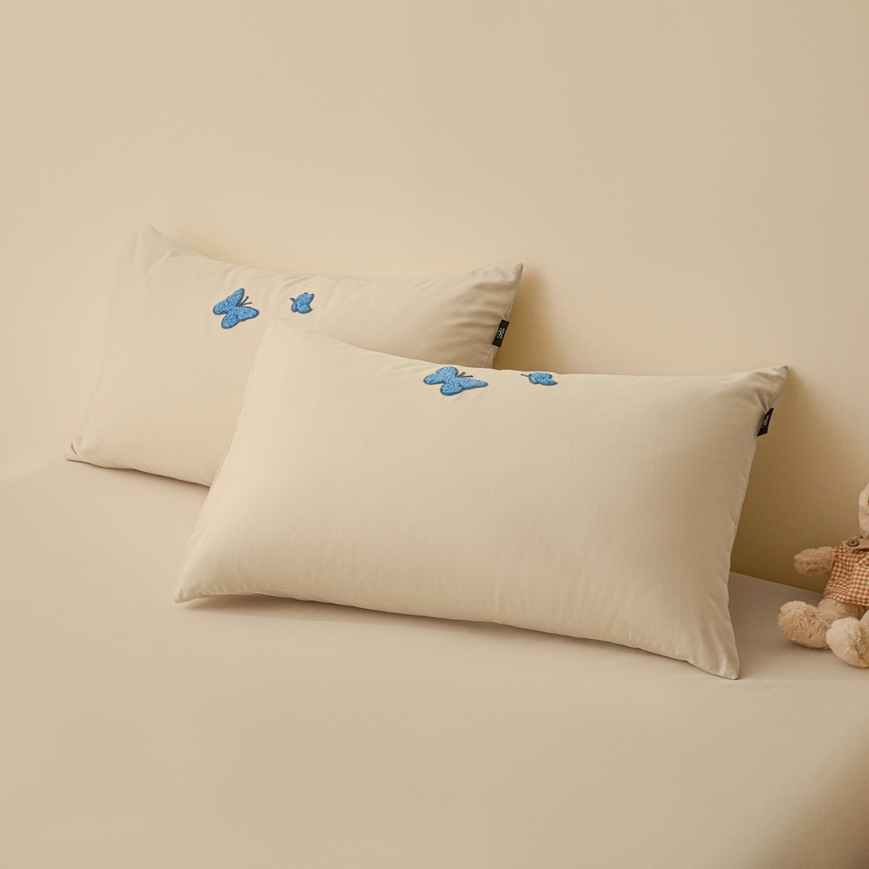 91家纺网 家纺一手货源 找家纺 锦觅 2025新款100S全棉长绒棉陶瓷磨毛绣花纯色单品床笠三件套 漫天飞舞（烟云米）