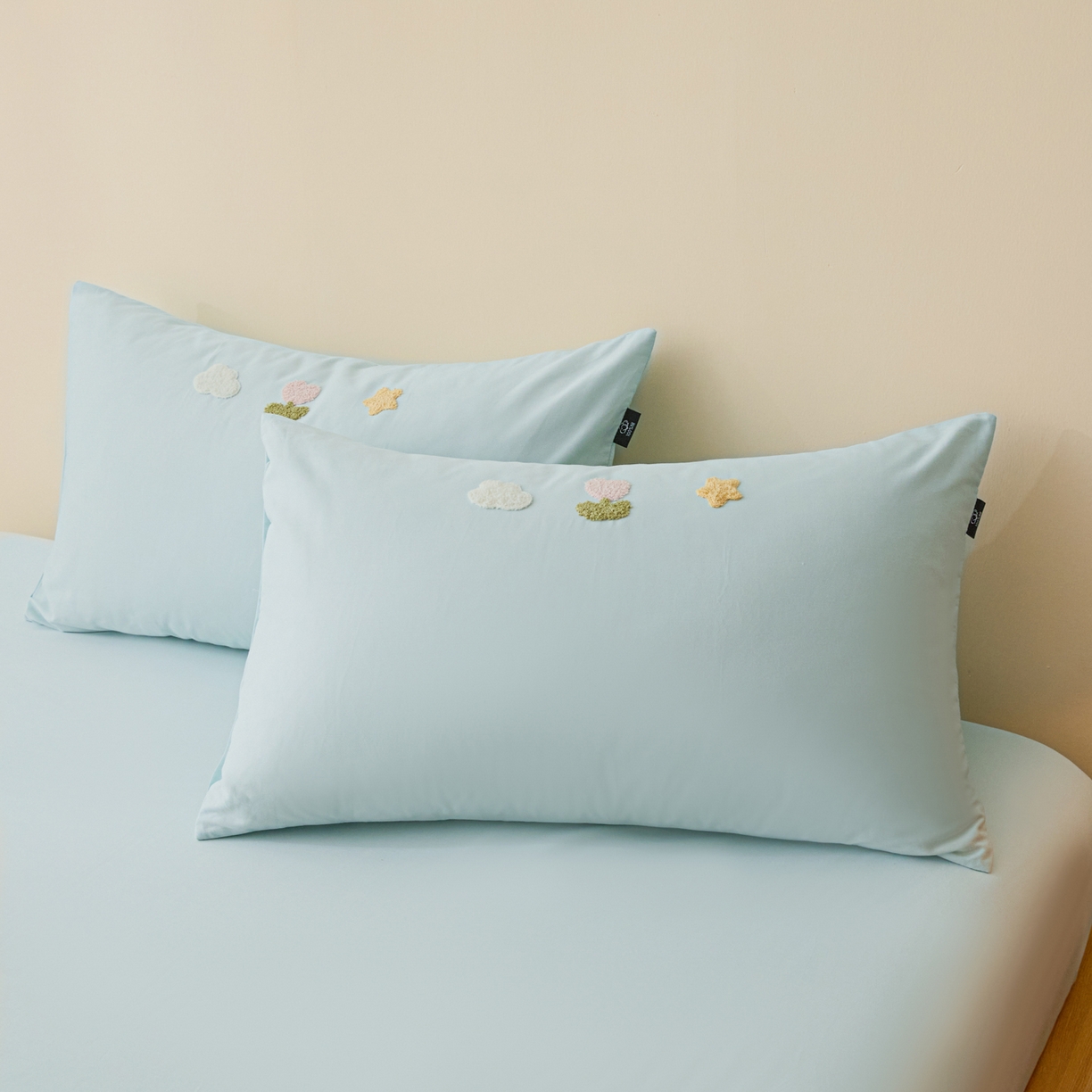 91家纺网 家纺一手货源 找家纺 锦觅 2025新款100S全棉长绒棉陶瓷磨毛绣花纯色单品床笠三件套 星空兔兔（湖水蓝）