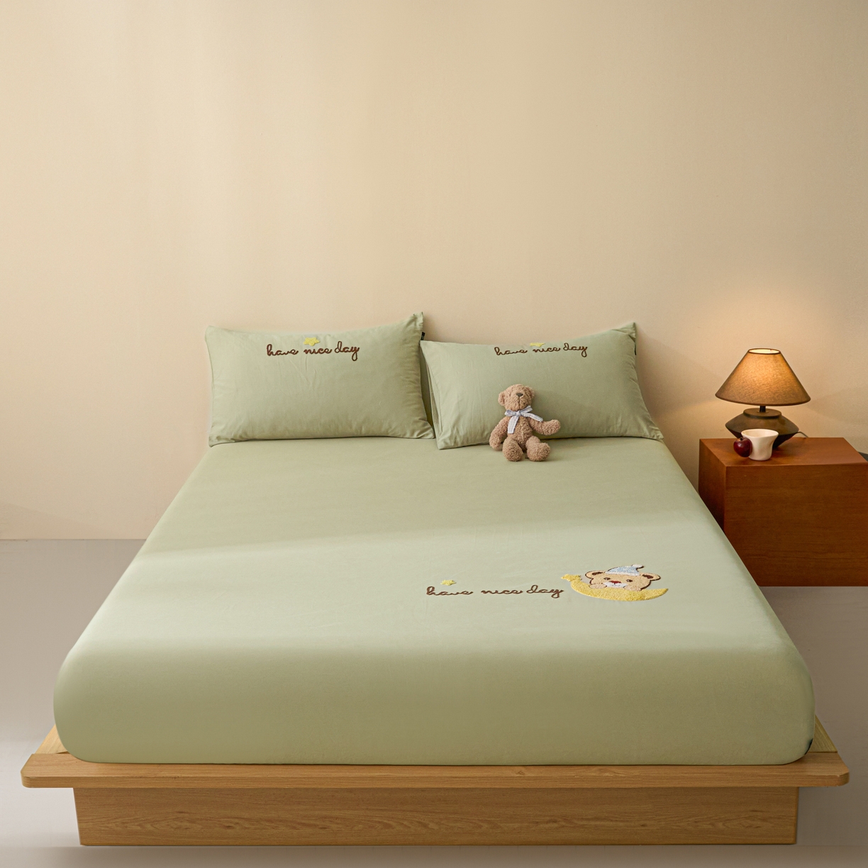 锦觅 2025新款100S全棉长绒棉陶瓷磨毛绣花纯色单品床笠三件套 月亮小熊（奶绿）