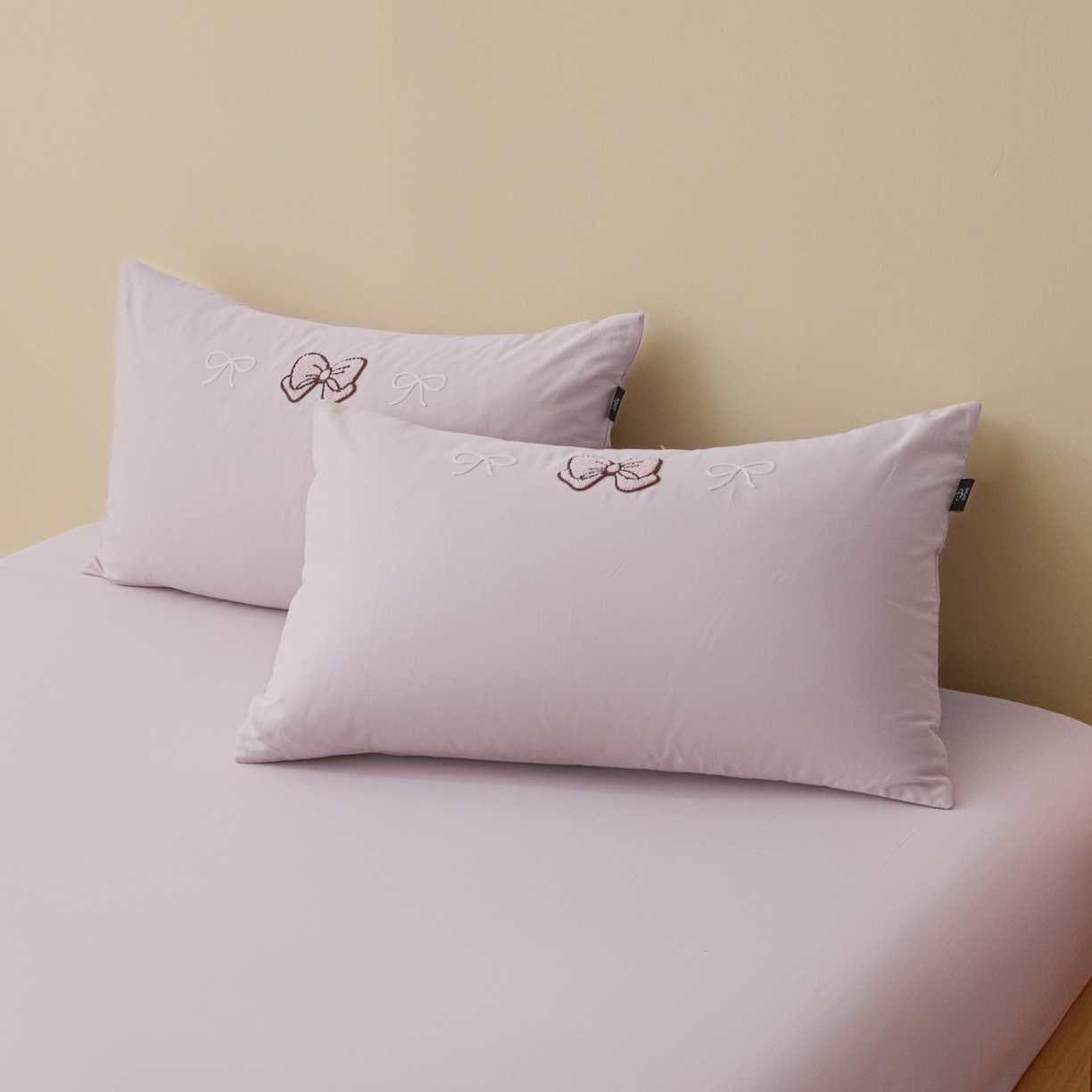 91家纺网 家纺一手货源 找家纺 锦觅 2025新款100S全棉长绒棉陶瓷磨毛绣花纯色单品床笠三件套 晚安兔兔（幻影紫）